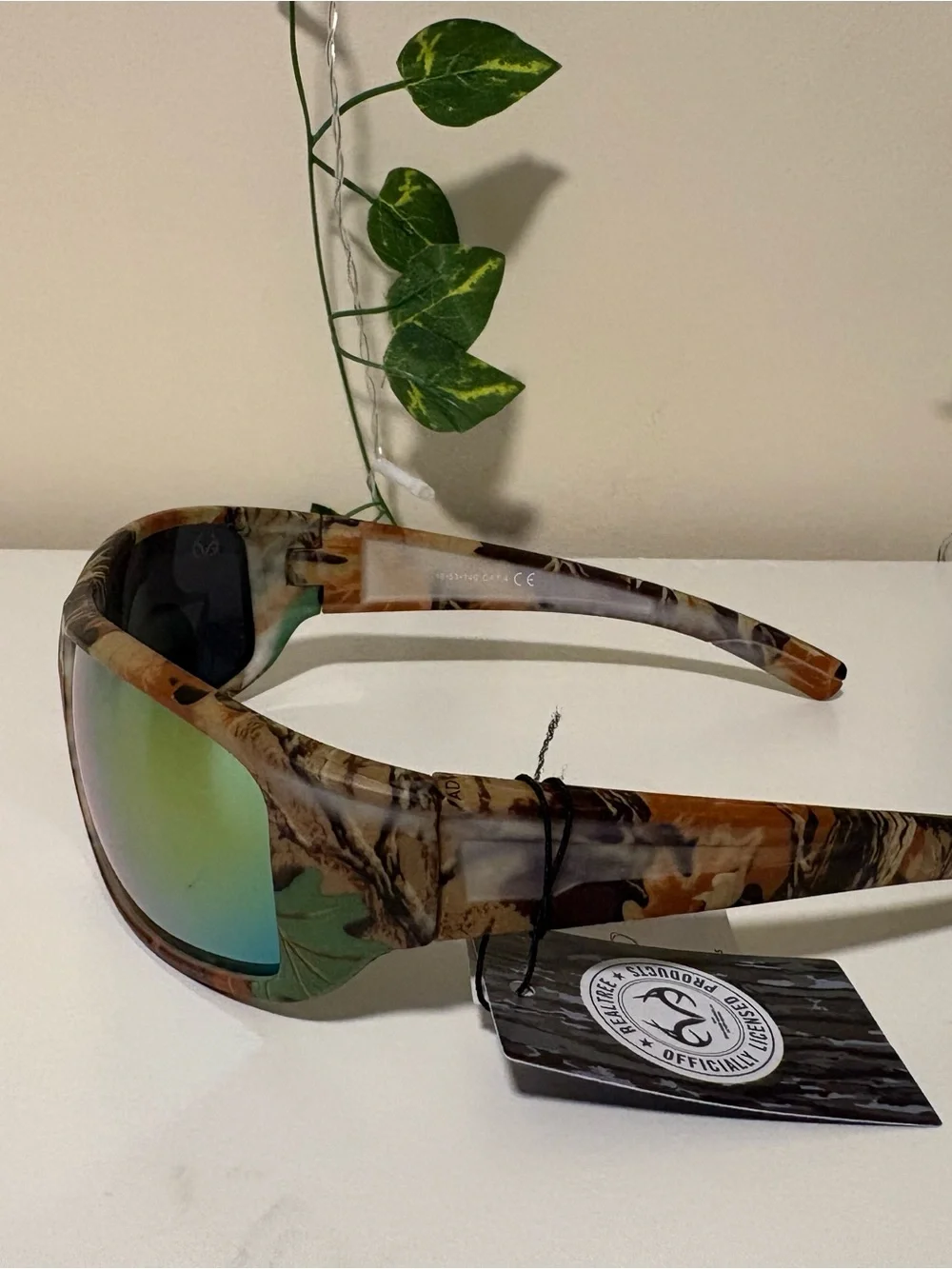 Realtree Camo Wrap Sunglasses with Green-Gold Mirrored Lenses